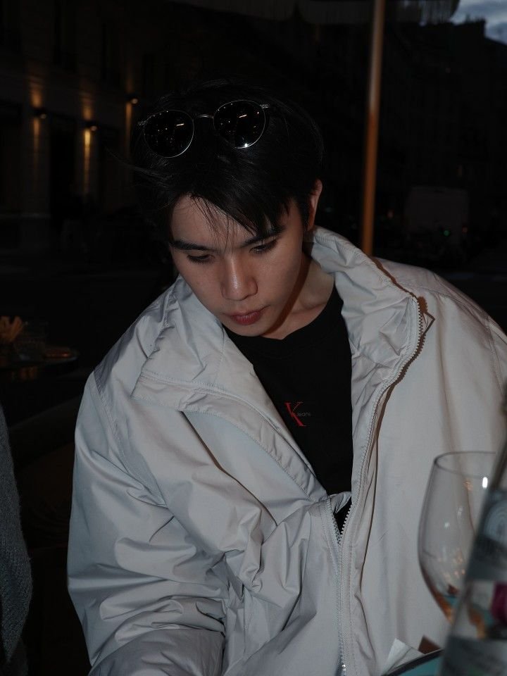 iseasunshine_'s tweet photo. "ต้องหนีมาไกลถึงนี่เลยหรอ"

"ตามมาทำไมอีก เฮียอยากอยู่คนเดียวไม่ใช่หรอ ก็ถอยออกมาให้แล้วนี่ไง"

"อย่าพูดแบบนั้น หนูกำลังเข้าใจเฮียผิด"
.
.
.
//เมะร้องหงิงๆ เธอขาไม่ยอมคืนดี https://t.co/yYxhJxZacx