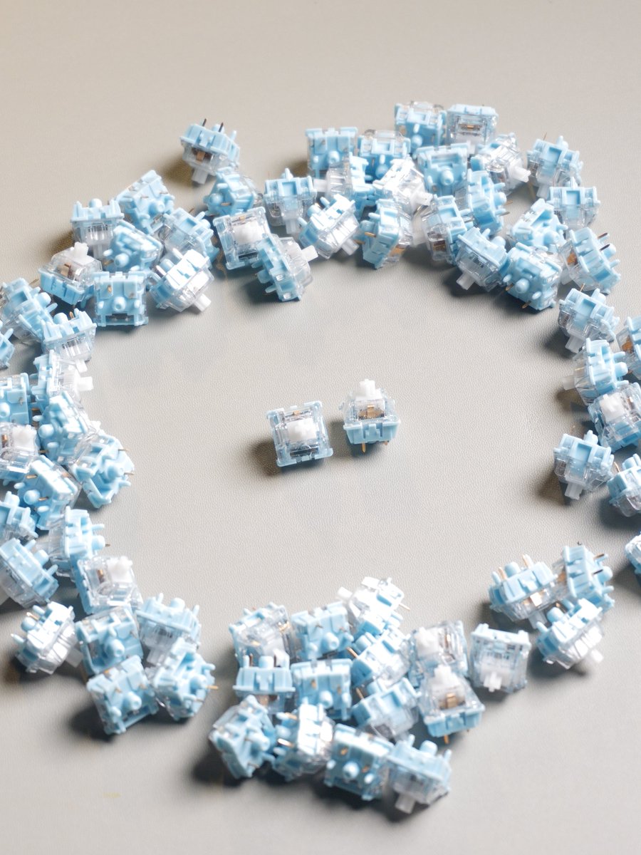 Desktoptribe's tweet photo. New Product Teaser:
48g Five-Pin Tactile Click Shaft with Glitter
Stem: Milky WhiteTop Housing: Full Clear + Glitter
Bottom Housing: Sea Salt Blue
Total Travel: 3.3±0.4mm
Actuation Force: 48±5gf
Bottom-Out Force: 68±5gf
Lifespan: 50 million actuations https://t.co/2UDJ580cZc