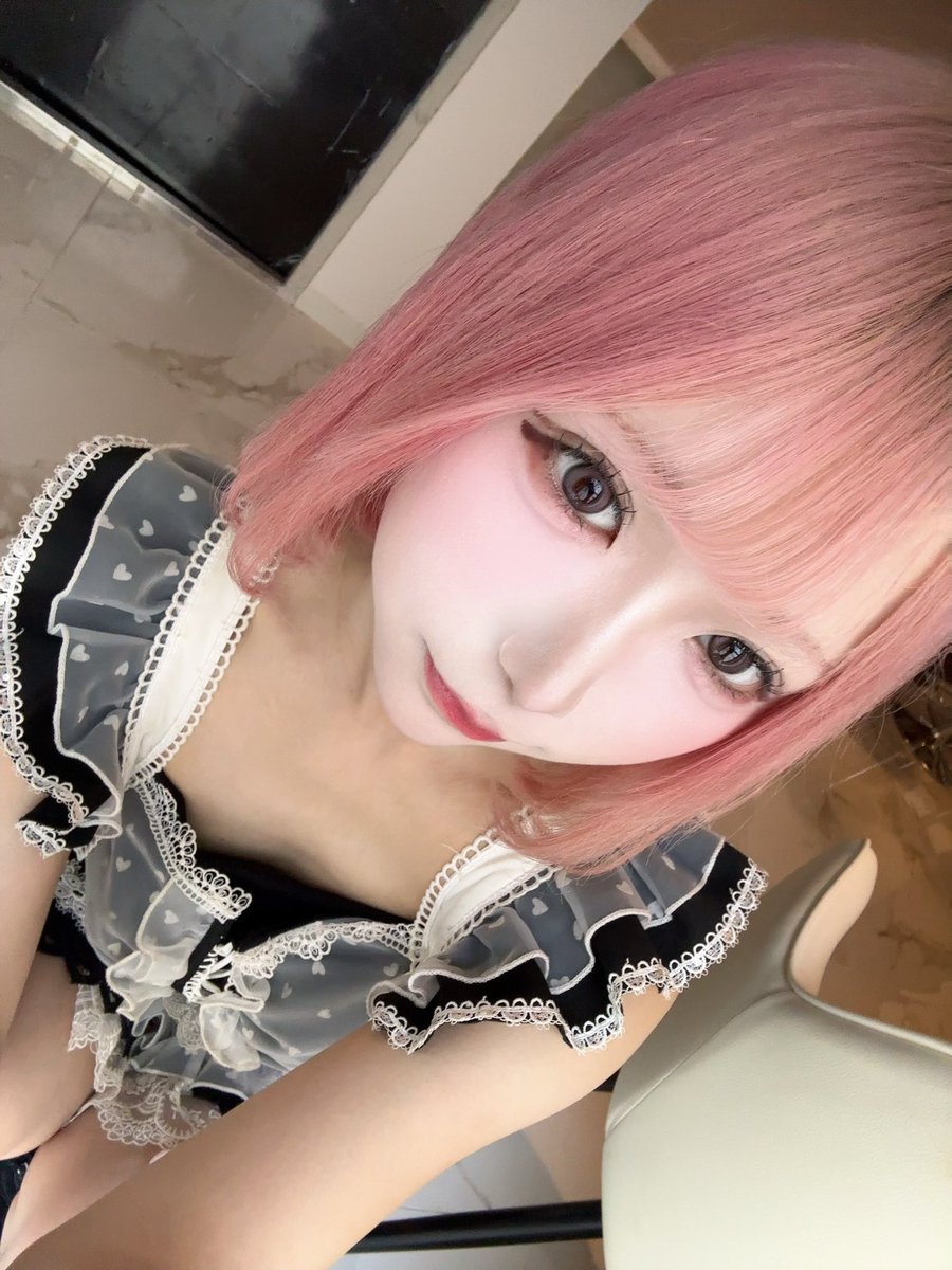 AMA1A96's tweet photo. お給仕がんばります♡ https://t.co/Fu9HtCvYnO
