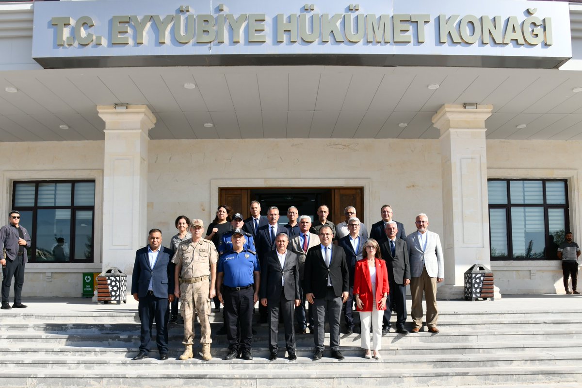 UrfaValiligi's tweet photo. Vali @hasansildak yapımı tamamlanan ve kısa süre içinde bütün birimleriyle hizmet vermeye başlayacak olan Eyyübiye Hükümet Konağında incelemede bulundu. 

@TC_icisleri https://t.co/6e92U5k9RH