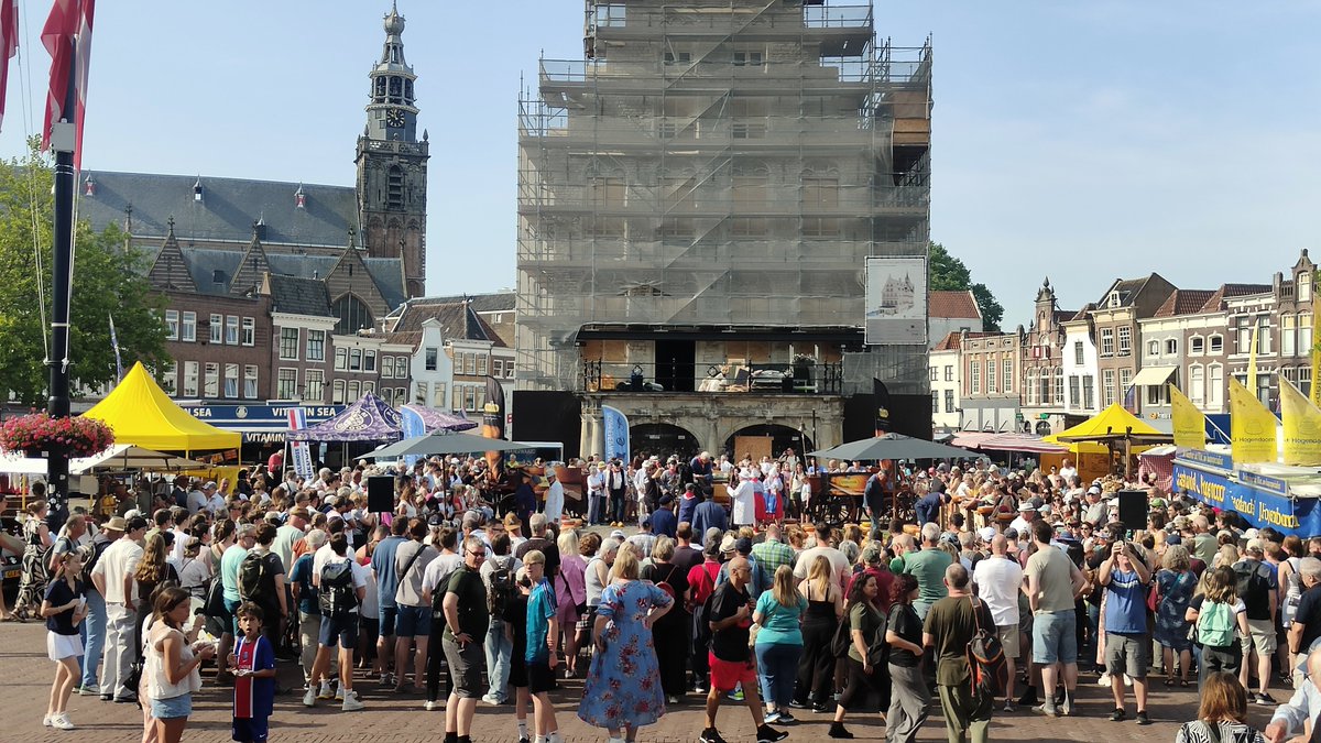 RaymondAarsman1's tweet photo. De Goudse #Kaasmarkt is weer gestart en wordt gehouden vanaf 10:00 in #Gouda. #kaas #cheese https://t.co/qHykDq6DxS