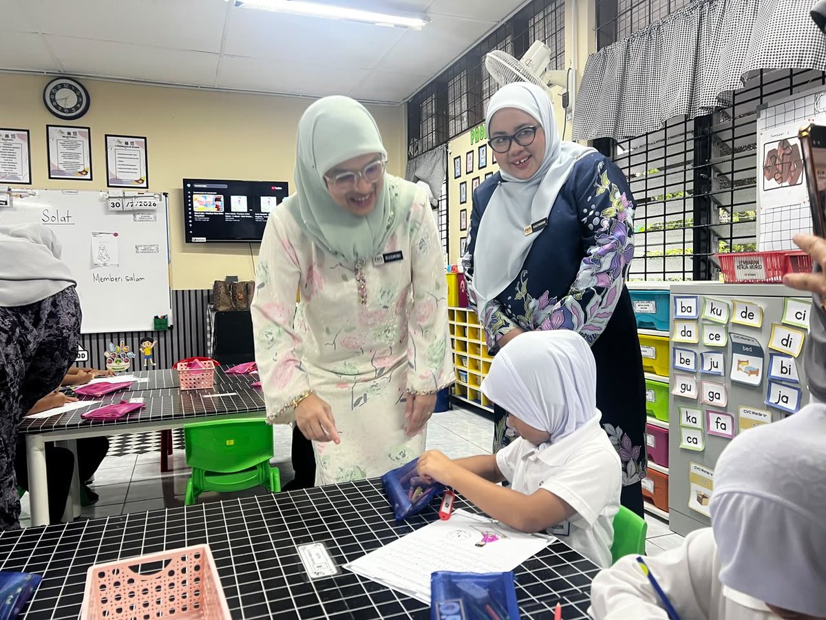 Rusmini23's tweet photo. LAWATAN KERJA PELAKSANAAN KURIKULUM PRASEKOLAH 2026 DI SK SEMARIANG, KUCHING, SARAWAK 

30 JULAI 2026

Pagi ini, agenda lawatan kerja di Sarawak dimulakan dengan kunjungan ke SK Semariang bagi meninjau pelaksanaan Kurikulum Prasekolah 2026. https://t.co/4nQEp1HySi