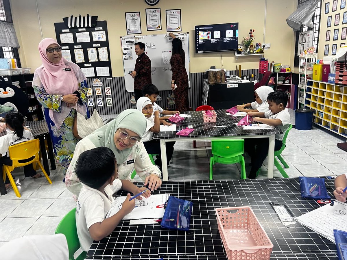 Rusmini23's tweet photo. LAWATAN KERJA PELAKSANAAN KURIKULUM PRASEKOLAH 2026 DI SK SEMARIANG, KUCHING, SARAWAK 

30 JULAI 2026

Pagi ini, agenda lawatan kerja di Sarawak dimulakan dengan kunjungan ke SK Semariang bagi meninjau pelaksanaan Kurikulum Prasekolah 2026. https://t.co/4nQEp1HySi