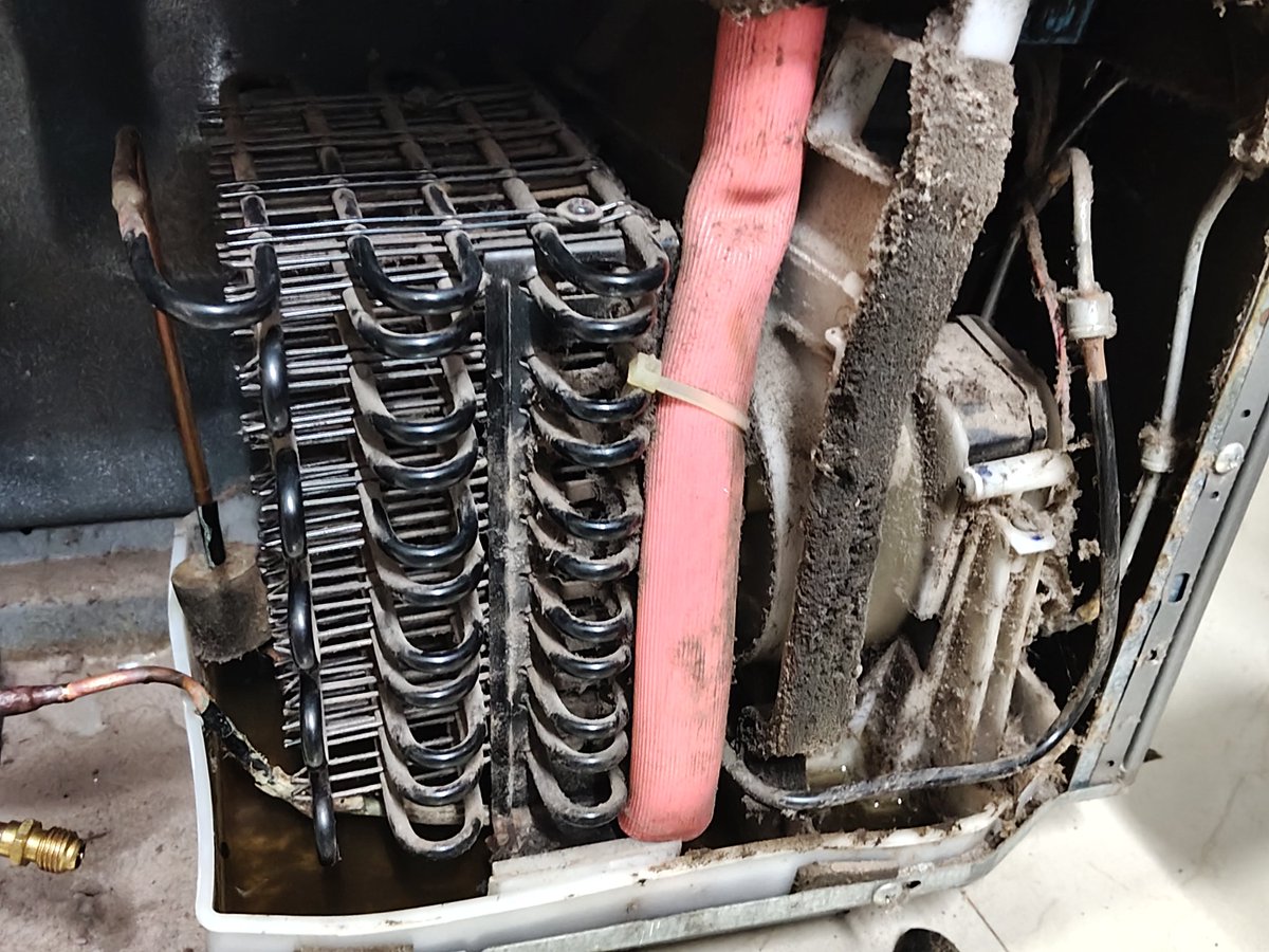 altafthakur's tweet photo. @LGIndia
RNA260723086034.
I spend 10 thousand rupees to replace defective compressor and got just 3 months warranty where as a local technician was levying only 6 thousand rupees for same job with two years warranty
How unlucky am I ? https://t.co/5Ep5aMvtVC