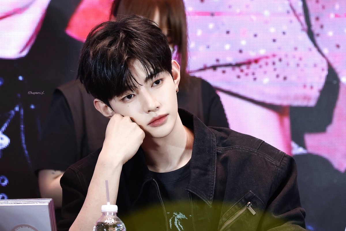 Chapters_Hao725's tweet photo. 260730

😗

·̩͙ ✎ ̼ ────  𝐂𝐡.𝟐𝟓𝟎 ──── ◛⁺⑅♡ ​​​

#ZHANGHAO #장하오 #章昊 #ジャンハオ
#AND2BLE #앤더블 https://t.co/ZG9FTXRj9i