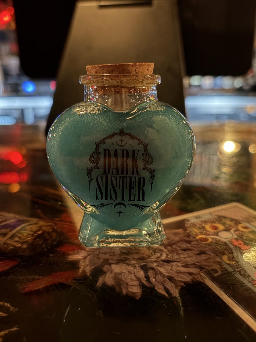 LvChefMel's tweet photo. We hopped over to Dark Sister and had a great time. Loved this glittery “potion” cocktail. Plus you get to keep the bottle and cork. I’m a sucker for that crap.
Plus we are pre-celebrating some big changes on the horizon.
#changeiscoming
#changeisgood https://t.co/geoTpZF1gW