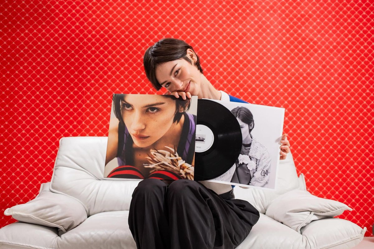 SpotifyGracie's tweet photo. “Daughter from Hell” on worldwide official albums charts:

Australia - #1
Austria - #1
Belgium (U and F)- #1
Canada - #1
France - #1
Scotland - #1
USA - #1
Ireland - #1
Germany - #1
The Netherlands - #1
United Kingdom - #1
New Zealand - #1
Spain - #2
Switzerland - #2
Italy - #5
Finland - #6
Hungary - #6
Sweden - #7
Norway - #9
Denmark - #15
Slovakia - #18
The Czech Republic - #25
Greece - #42
Lithuania - #42