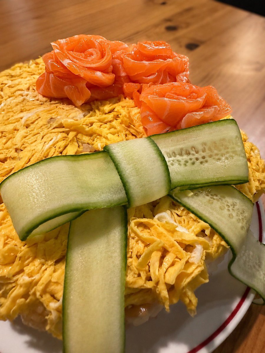 toraion3's tweet photo. 今年はねねの寿司ケーキとスフレチーズケーキでした(๑• •๑)美味しかった！！毎年ありがとう！朝起きたら沢山の方から誕生日メッセージが来てて嬉しかった(*´˘`*)
0時まで待っててくれた方、動画くれた方、メッセージくれた方、プレゼントくれた方も本当にありがとうございます！ https://t.co/m8WMT2G37T