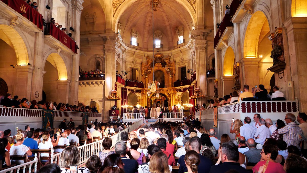 visitelche's tweet photo. Si este agosto vas a estar en Elche, hay algo que no puedes perderte.
Misteri d'Elx, Patrimonio Mundial de la UNESCO, tradición, devoción, emoción, música, e historia se unen en un espectáculo que no se parece a ningún otro.
ℹhttps://t.co/LlvJBX6Vyj
#Elche #fiestas https://t.co/c2wrREIWFy
