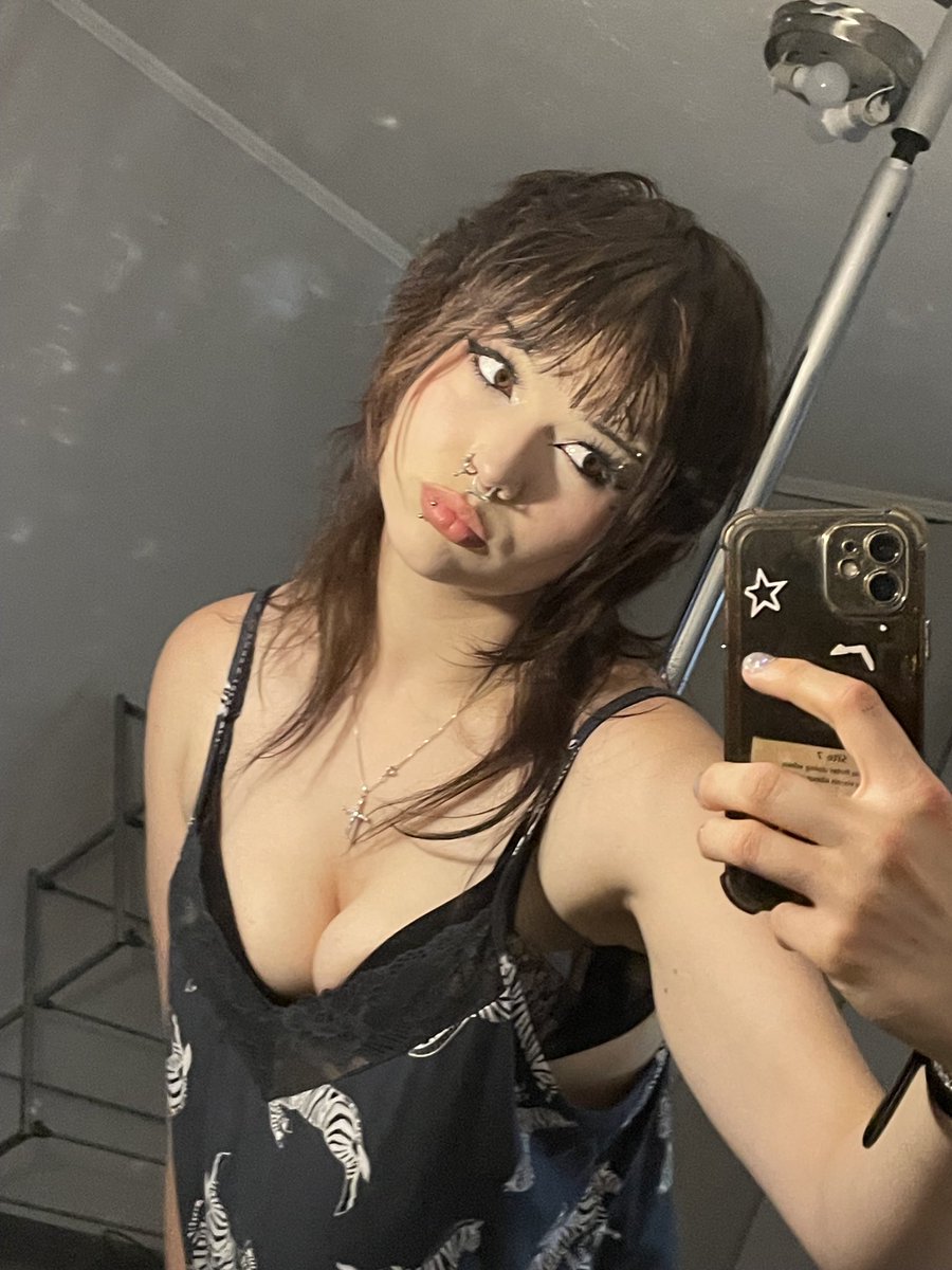 fayeeswayy's tweet photo. @pinkchyu i liked the lighting more than usual https://t.co/bYZ0bql6O1