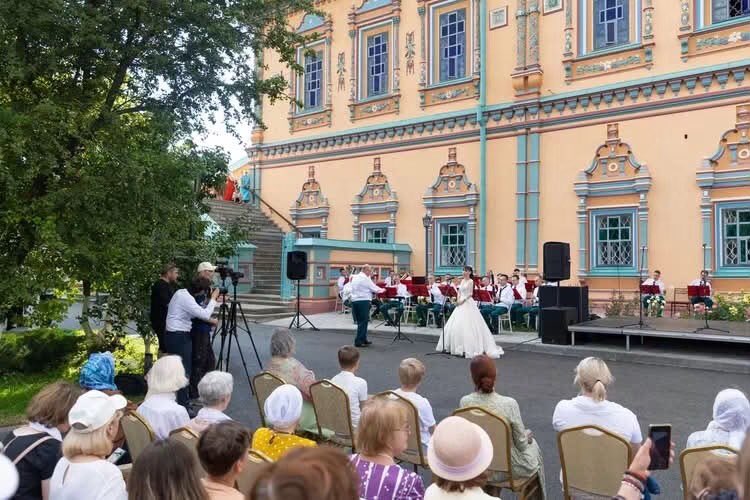 AllaSoprano's tweet photo. Фотогалерея праздничного концерта в честь 300-летия со дня освящения Петропавловского собора в Казани.
Фото Альберт Ахмеров. https://t.co/ACA4qCbKVr