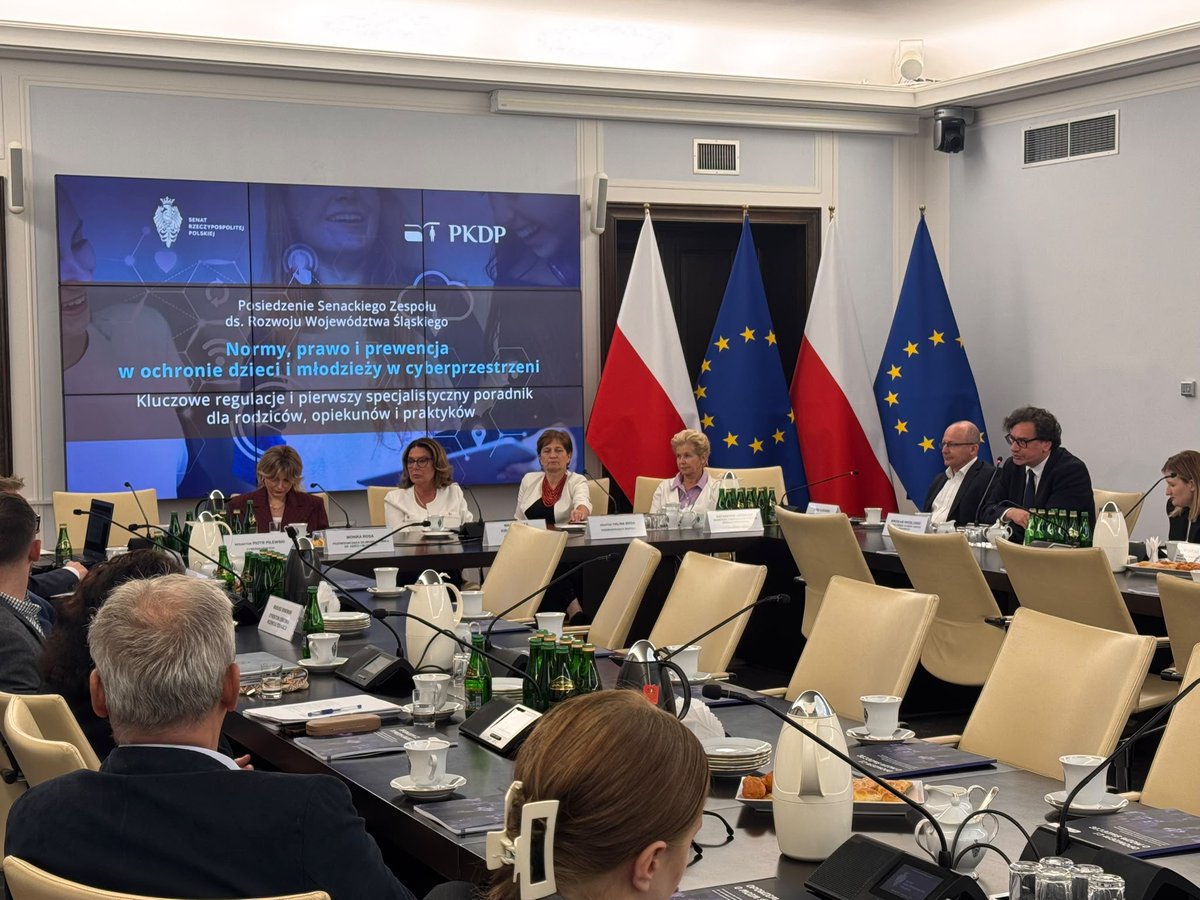 UODOgov_pl's tweet photo. „Z perspektywy Urzędu wizerunek dziecka podlega szczególnej ochronie. Powściągliwość w jego udostępnianiu powinna być zasadą. Komercjalizacja wizerunku dziecka nie jest zjawiskiem, które powinniśmy pochwalać.”- podkreślił prezes UODO @MiroWroblewski podczas debaty w @PolskiSenat pt. „Normy, prawo i prewencja w ochronie dzieci i młodzieży w cyberprzestrzeni”.

https://t.co/XQsXQaVZBF