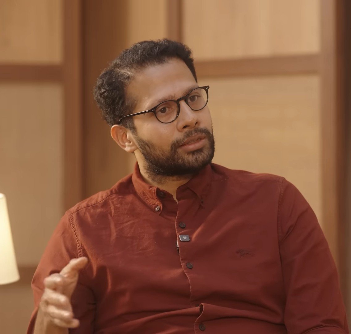 Movies4u_Officl's tweet photo. "If I work in Bollywood, I'll adapt to their culture and work standards. Likewise, actors coming to Telugu cinema should adapt to Telugu's working style, including our 11 to 12 hour shooting schedules."

– #VenkyAtluri on #DeepikaPadukone's exit from #SPIRIT and Kalki 2898 AD https://t.co/oc1yWKxg0q