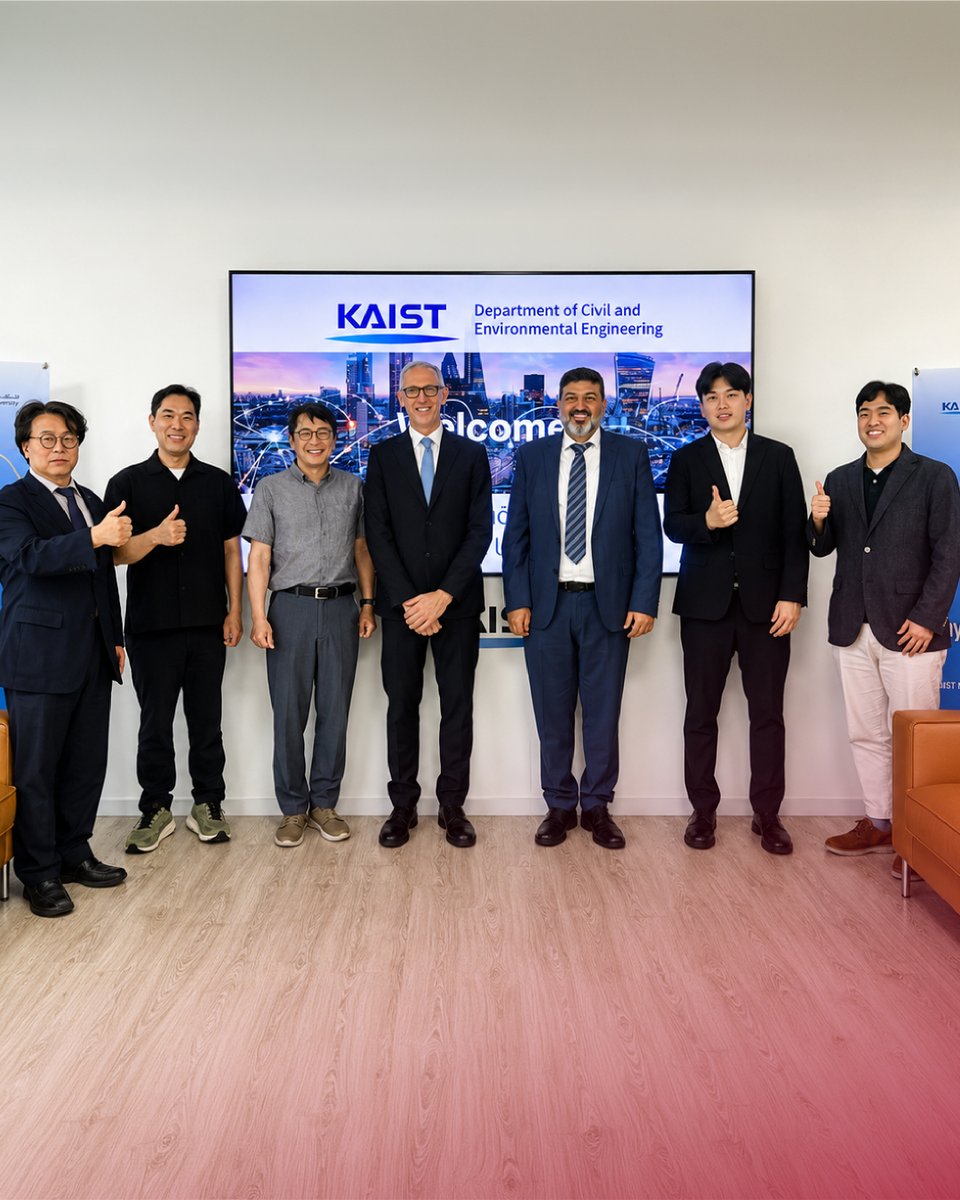 Zayed_U's tweet photo. أطلقت جامعة زايد والمعهد الكوري المتقدم للعلوم والتكنولوجيا (KAIST) مبادرة "الحرم الجامعي المزدوج"، لتعزيز التعاون بين الإمارات وكوريا في التعليم، والبحث العلمي، وريادة الأعمال، والابتكار.

وتوفر المبادرة فرصاً للطلبة والباحثين وأعضاء الهيئة التدريسية عبر المشاريع البحثية المشتركة، والتعاون الأكاديمي، وريادة الأعمال، بما يدعم تطوير حلول تقنية لتحديات المستقبل، ويعزز مكانة الإمارات مركزاً عالمياً للمعرفة والابتكار.

Zayed University and the Korea Advanced Institute of Science and Technology (KAIST) have launched the KAIST–ZU Dual Campus Initiative to strengthen collaboration between the UAE and the Republic of Korea in education, research, entrepreneurship, and innovation.

The initiative creates opportunities for students, researchers, and faculty through joint research, academic collaboration, and entrepreneurship, while advancing future-focused solutions and reinforcing the UAE's position as a global hub for knowledge and innovation.

#جامعة_زايد
#ZayedUniversity
