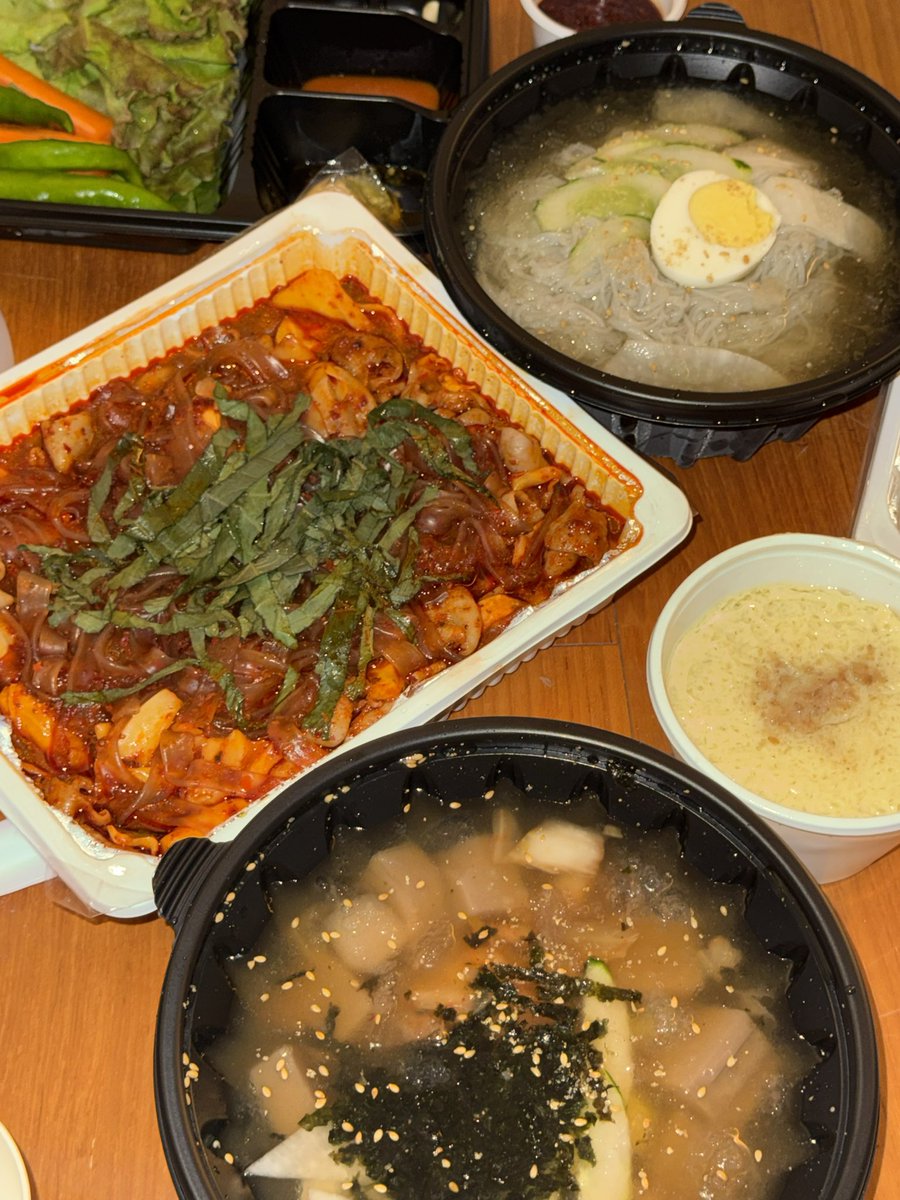 pd21479174's tweet photo. 대구 3일동안 맛있게 잘 먹었습니ㅣㅣㅣ다 😊👍🏻 https://t.co/IOmSQi6XHl