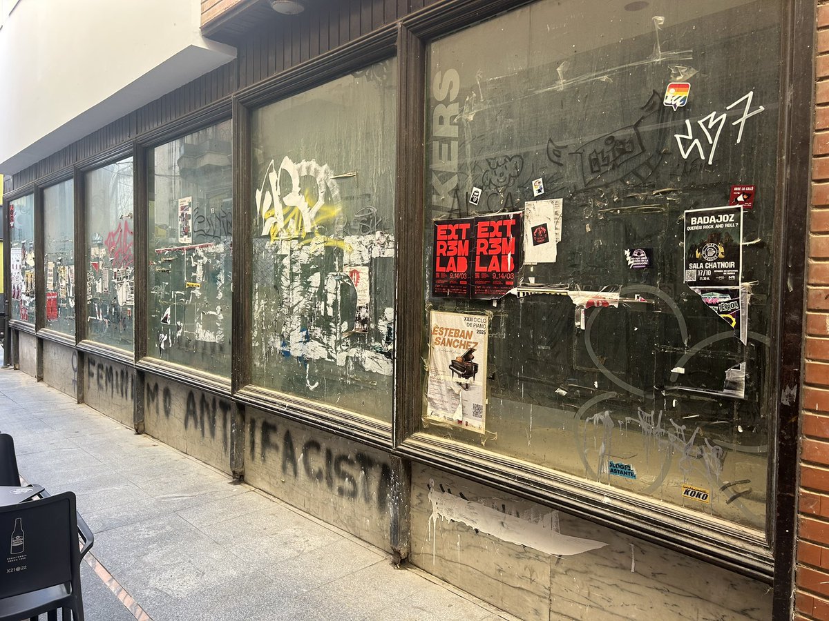 marcosdmc's tweet photo. Somos muchos los que estamos invirtiendo en el Casco Antiguo. Qué menos que lavarle la cara a las calles. Apostamos por el barrio. ¿Y vosotros? @RubenGaleaGil @BarreraGragera #badajoz https://t.co/Sx8bPgeIgu