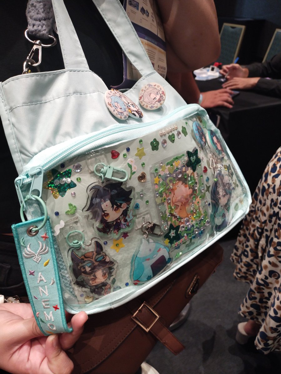 _KanbanP's tweet photo. Day 1 HoyoFest with my xiao itabag!!

#GenshinImpact #HoYoFEST2026 https://t.co/8ISLaDJ8VE