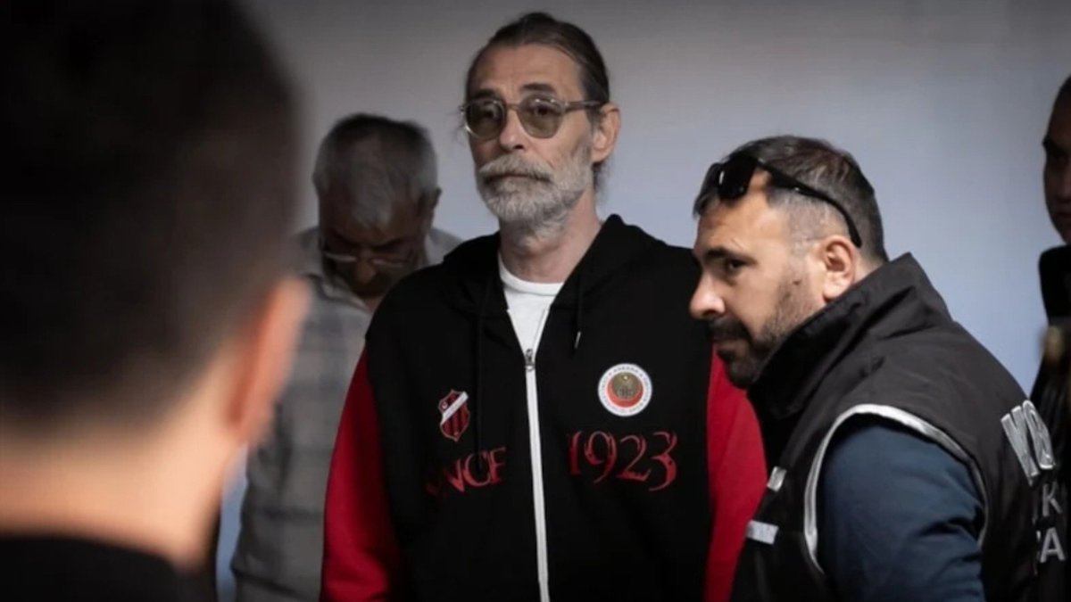 asnb78's tweet photo. Erdal Beşikçioğlu gözaltına alınmış
Dizide nasıl diyordu ? Anlat bakalım nasıl çaldın LA 🤣 https://t.co/23xAdKaocC