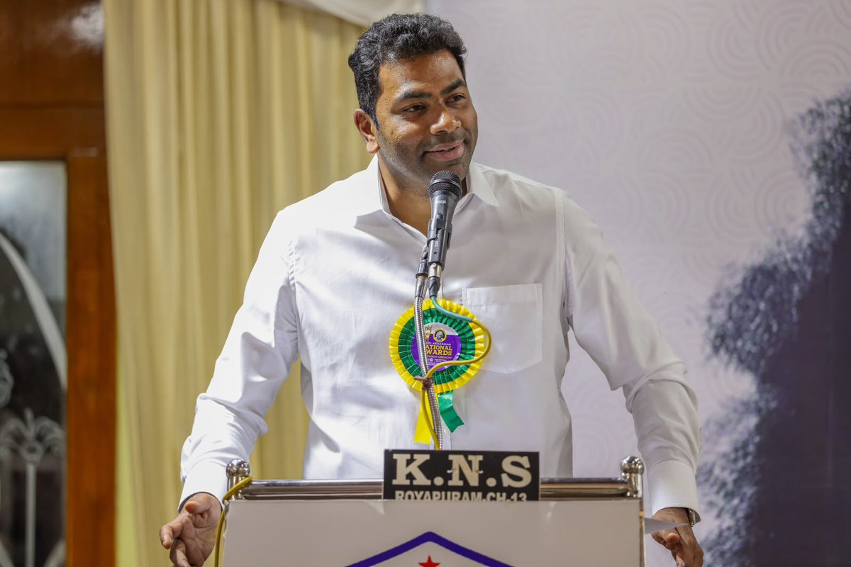 AadhavArjuna's tweet photo. சென்னை இராயபுரத்தில் நேற்று நடைபெற்ற 'டாக்டர் ஏ.பி.ஜே. அப்துல் கலாம் தேசிய விருது 2026' விழாவில் சிறப்பு விருந்தினராகப் பங்கேற்றேன். இந்திய இளைஞர்களிடையே கனவு நாயகராக விளங்கிய டாக்டர். ஏ.பி.ஜே. அப்துல் கலாம் அவர்களுடைய பெயரிலான இந்த விருதினை பெறும் அண்ணன் திரு. வைகோ அவர்களுக்கு எனது மகிழ்ச்சியான வாழ்த்துகளைத் தெரிவித்துக்கொள்கிறேன். 

தமிழ்நாட்டின் உரிமைக்காக இளம் வயதிலேயே போராட்ட களத்தைக் கண்டவர்; நாடாளுமன்றத்தில் கர்ஜித்தவர்; இன்று கொள்கைக் களத்தில் ஒலித்துக்கொண்டிருப்பவர் அண்ணன் திரு. வைகோ அவர்களுக்கு வாழ்த்துரை வழங்கியதில், அவரது மேடைப்பேச்சின் மாணவராகப் பெருமை கொள்கிறேன்.

தமிழ்நாட்டின் அடையாளமான சமூகநீதி, மதச்சார்பின்மை, மாநில சுயாட்சி ஆகிய கொள்கைகளை உறுதியாகக் காப்போம். அனைவருக்குமான சமத்துவ ஆட்சியை முன்னெடுத்துச் செல்வோம்.
1/3