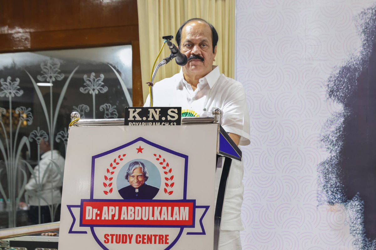 AadhavArjuna's tweet photo. சென்னை இராயபுரத்தில் நேற்று நடைபெற்ற 'டாக்டர் ஏ.பி.ஜே. அப்துல் கலாம் தேசிய விருது 2026' விழாவில் சிறப்பு விருந்தினராகப் பங்கேற்றேன். இந்திய இளைஞர்களிடையே கனவு நாயகராக விளங்கிய டாக்டர். ஏ.பி.ஜே. அப்துல் கலாம் அவர்களுடைய பெயரிலான இந்த விருதினை பெறும் அண்ணன் திரு. வைகோ அவர்களுக்கு எனது மகிழ்ச்சியான வாழ்த்துகளைத் தெரிவித்துக்கொள்கிறேன். 

தமிழ்நாட்டின் உரிமைக்காக இளம் வயதிலேயே போராட்ட களத்தைக் கண்டவர்; நாடாளுமன்றத்தில் கர்ஜித்தவர்; இன்று கொள்கைக் களத்தில் ஒலித்துக்கொண்டிருப்பவர் அண்ணன் திரு. வைகோ அவர்களுக்கு வாழ்த்துரை வழங்கியதில், அவரது மேடைப்பேச்சின் மாணவராகப் பெருமை கொள்கிறேன்.

தமிழ்நாட்டின் அடையாளமான சமூகநீதி, மதச்சார்பின்மை, மாநில சுயாட்சி ஆகிய கொள்கைகளை உறுதியாகக் காப்போம். அனைவருக்குமான சமத்துவ ஆட்சியை முன்னெடுத்துச் செல்வோம்.
1/3