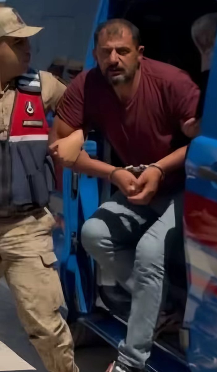 Berbang_penaber's tweet photo. Gulistan doku’yu gömen korucu köpeği bu ailesi Türkiyeden bile çıkarılmalı bundan tohum dahi bırakılmamalı hepsi ölmeli @adalet_bakanlik https://t.co/JhWU6w7NrM