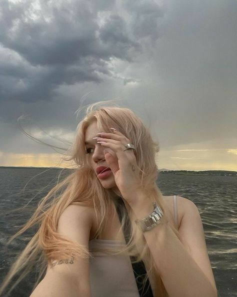 SimonMardi's tweet photo. Stormy skies and golden hour by the waterwind in my hair, ready for whatever comes next
cXB https://t.co/rrjpxPZrhr