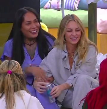 midnghtsre's tweet photo. gema y karina abrazadas parte 1229

#LaCasaDeLosFamososMx https://t.co/3aYOrWPQEv