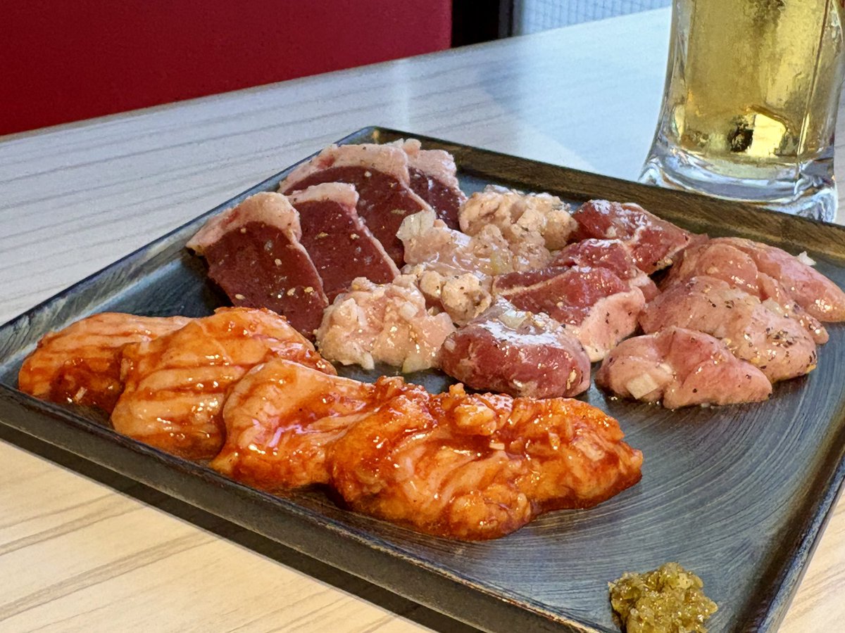 AFTER6CRUISING's tweet photo. 「焼肉わらびホルモン 肉将軍」のイチオシは…
「ホルモン5種盛り」🔥
牛ハツ、シマチョウ、ミノ、カシラ、シビレの5種類を一皿で楽しめます!
仕入れにこだわったホルモンを、
それぞれの食感と旨みの違いを感じながら食べ比べてみてください🥩🍺
#a6c #NACK5 #gogomonz_nack5 #AFTER6CRUISING https://t.co/w2KKP7htBF