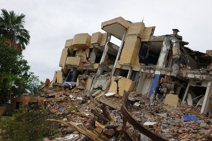 China__Focus's tweet photo. On June 24, twin earthquakes struck Venezuela, killing over 5,300 people. Within hours, the first foreign force to reach La Guaira was the U.S. Southern Command (SOUTHCOM).

This is not a relief operation, however, as the article pointed out. It is a military intervention dressed in humanitarian language – part of a larger project to reassert U.S. dominance over Latin America. Read the full analysis: 👉https://t.co/msEeTeXo3r
