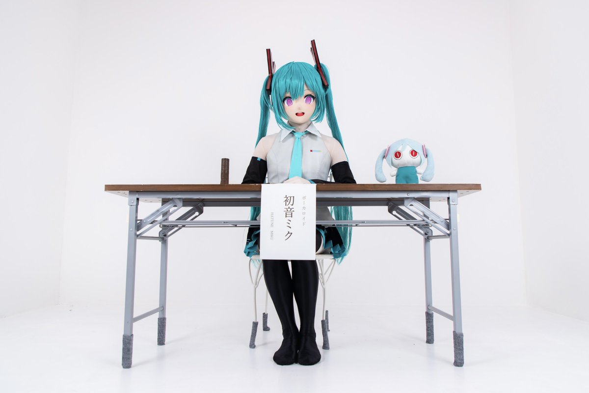 isshiishi241084's tweet photo. 〜二代目初音ミク
      オーディションを開催します。〜

「では人間ども、アピールをどうぞ♪」

📷@aoi_sailor 
 #歌姫失格  #初音ミク  #Cosplay https://t.co/iOp8BN1OIy