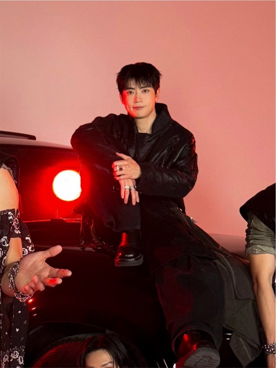 yunotized's tweet photo. everyone else: 😐😐😐😐
jaehyun: 🙂 https://t.co/26Y9Y0sCse