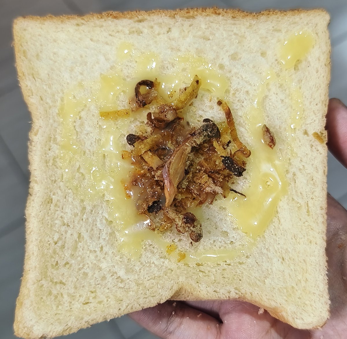 akulahkenan's tweet photo. roti susu bawang goreng #bimamam https://t.co/CnVLDiEnzc