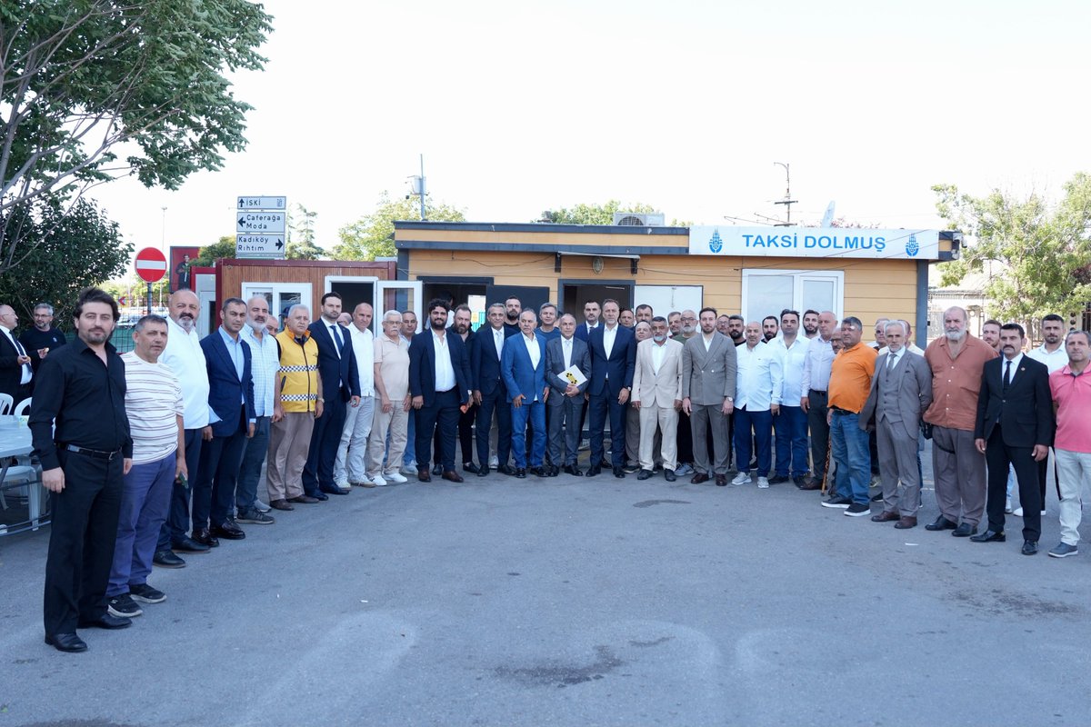 BBvolkanyilmaz's tweet photo. Bu sabah Kadıköy Dolmuş Taksi'de kıymetli esnaflarımızla bir araya geldik. Sorunları ve çözüm yollarını konuştuk.

Kadıköy Meydan Taşçıları Derneği Başkanı Selçuk Coşkun Yaman, İstanbul Taksiciler Esnaf Odası Yönetim Kurulu Üyesi Kenan Yolcu, Üsküdar Taksi Dolmuş Derneği Başkanı Ufuk Akbulut, İstanbul Ulaşım Hizmetleri Derneği Başkanı Ali Bütün ve Birleşik Taksi Şoförleri Derneği Başkanı Memduh Çırak'a ilgileri ve katılımları için teşekkür eder, tüm esnaflarımıza hayırlı işler dilerim.