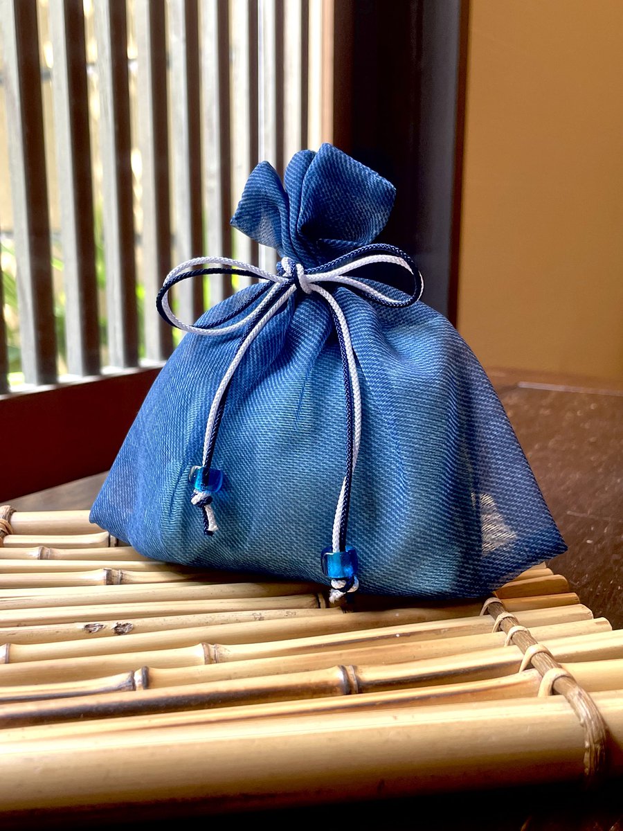yamadamatsu's tweet photo. 【透け感爽やかな匂い袋「朝涼」】
定番の匂袋も、透け感のある素材でこの時期らしいひと品に。
伝統的な金襴や友禅の生地でお作りした匂袋が多い中、「朝涼（あさすず）」は朝の涼しい時間をイメージしたシワになりにくい、透け感ある生地で調製。
※香り：天然除虫菊配合の「かやり香」 https://t.co/FKE5ADAvnn