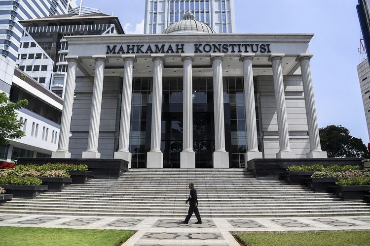 indepenSumatera's tweet photo. TOK...TOK..🚨🚨🚨

MK PUTUSKAN ANGGARAN MBG DIPISAH DARI DANA PENDIDIKAN https://t.co/F6SBYxBdJz