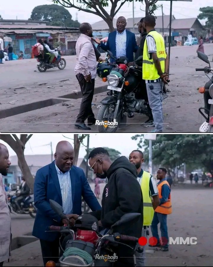 congoniyetu's tweet photo. 🔴#RDC :  Alors qu’il était bloqué dans les embouteillages et devait se rendre à l'église Cité d’Exaucement de N’djili pour y prêcher, l’Apôtre Roland Dalo a choisi d’emprunter une moto afin d’arriver à temps et de partager la Parole de Dieu.

Une fois arrivé à destination, l’homme de Dieu n’a pas oublié le motard qui lui avait permis de rejoindre son lieu de prédication. Dans un geste d’humilité et de reconnaissance, il a pris quelques instants pour prier en sa faveur.(Photos)
