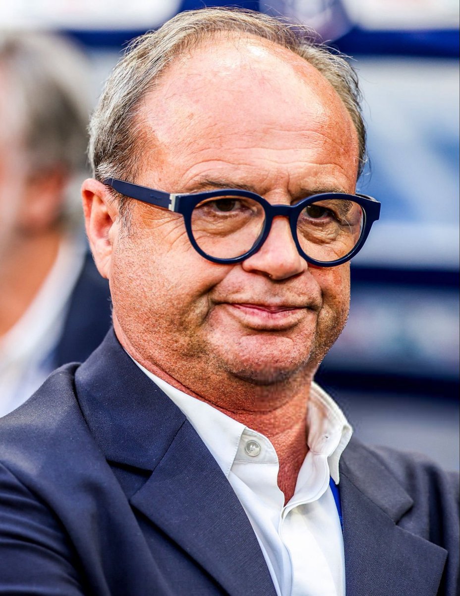 ActuFoot_'s tweet photo. 🚨 Luis Campos 🇵🇹 : « PARFOIS, JE PEUX ENVOYER DEUX SCOUTS SUR UN MATCH SANS SAVOIR QU’ILS SONT DEUX À SUPERVISER LA MÊME RENCONTRE. 😭

J’adore croiser les informations. Je ne les laisse pas partager leurs informations, afin qu’ils soient les plus réalistes et les plus purs possibles. 😁

Je les appelle les SUPER SCOUTS. Je fais aussi un scouting en les choisissant. Ce sont des personnes spéciales. »

🎙️ RTP