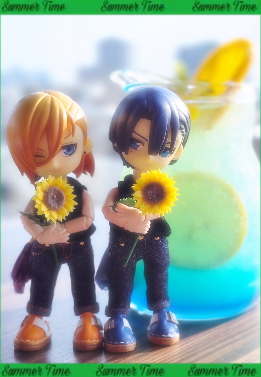 etsumihomana's tweet photo. ようやく、
さなさん(@37e_OvO)の向日葵
2人に持たせてお写真撮れた～✨🌻´-

手にしたら余計によくわかる、とても繊細な手仕事。いつも素敵なお花をありがとうございます🥰

パンツ👖Maiさん(@mailittlealien)
細身のラインが大好き♥️ https://t.co/KmJ5ObGJJT