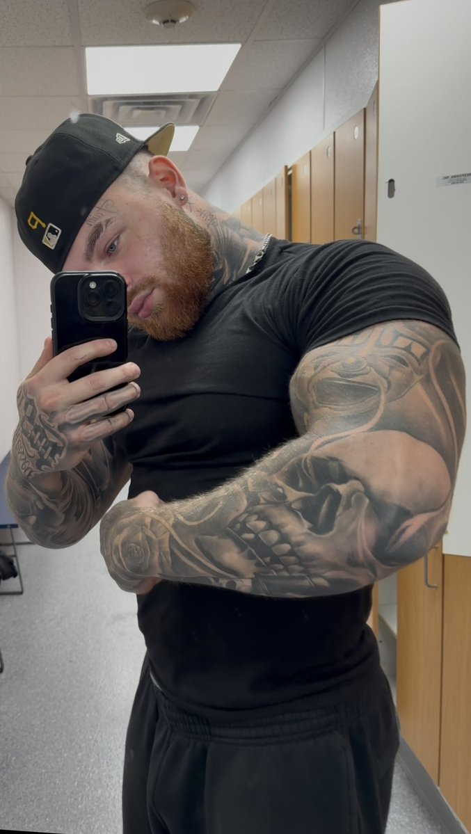 Bradtattedup's tweet photo. Hey🙃 https://t.co/3GtRs4pbvM