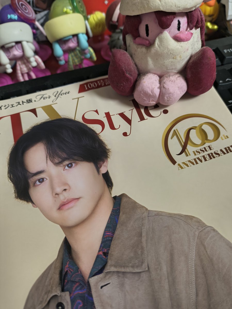 yochal's tweet photo. 100号記念ロゴで関わらせて頂きましたマイテレビスタイル、書泉グランデ（神保町店）さんで好評発売中です(*´∀`*)

抽選プレゼントは菅井さんで、赤楚さんの表紙写真カッコいいです！なので書店販売もされているのは嬉しいです(*´∀`*)
#赤楚衛二 さん
#書泉グランデ さん
#マイテレビスタイル https://t.co/gRv61r8Vux