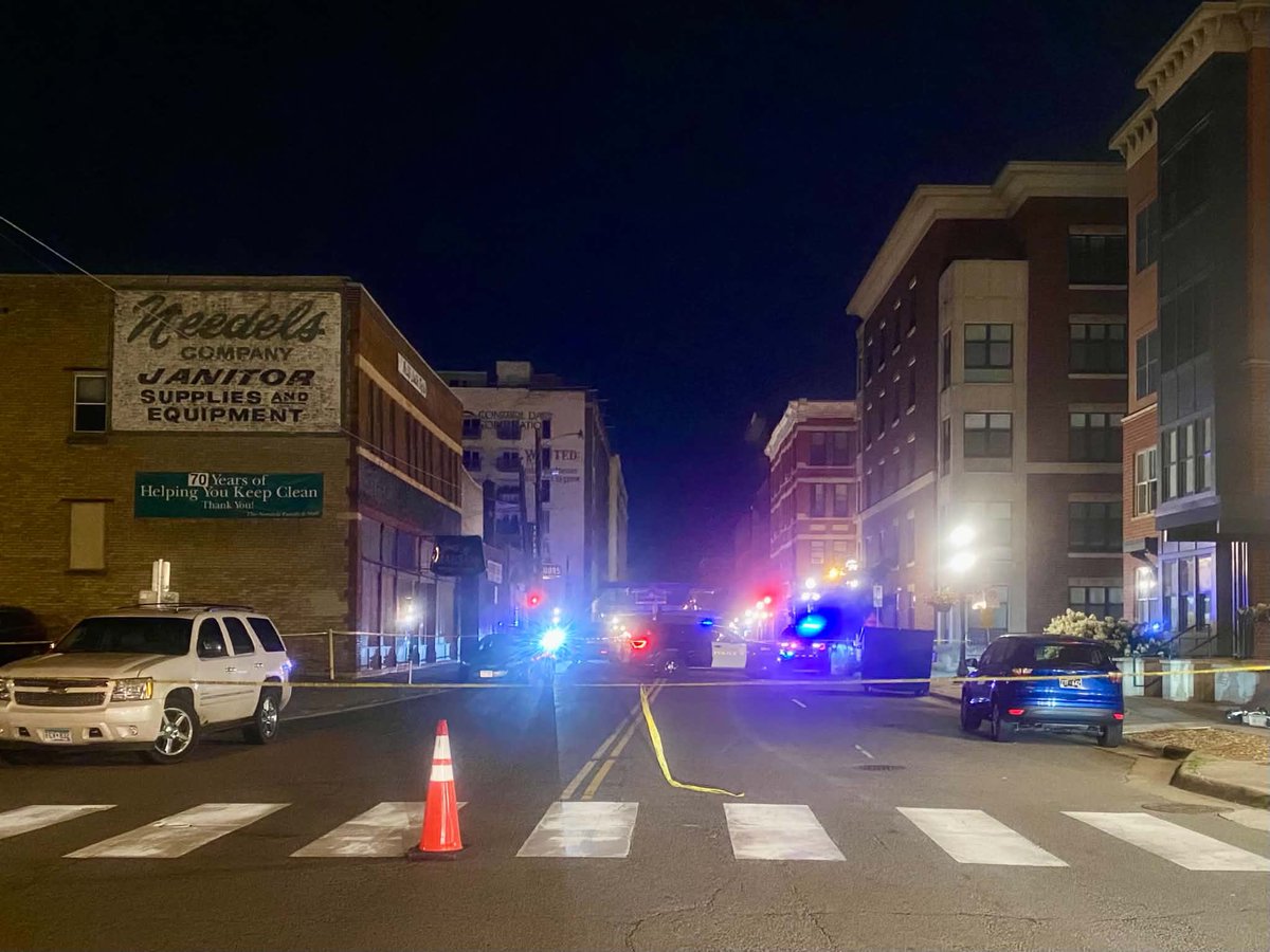 sppdmn's tweet photo. HOMICIDE INVESTIGATION: Saint Paul Police officers are investigating a fatal shooting on the 200 block of 7th Street East. Additional information forthcoming. https://t.co/JaL2uykObc