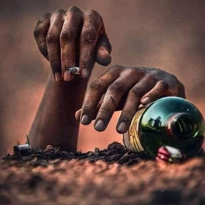 QuratulAin__007's tweet photo. گردشِ ایام کے اندھے وطیرے تو دیکھیئے
ہم جو بیٹھے زیرِ سایہ تو دیوار چل پڑی!!!
#رونق_شاعری https://t.co/28HEWgnl9P
