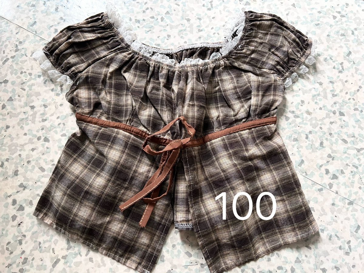 linypp's tweet photo. ⭐️ ส่งต่อเสื้อผ้า ⭐️ 
ราคาตามรูปเลยค่ะ สภาพดีมาก ใส่แค่ 1ครั้ง 
ค่าส่ง 40 บาท *ซื้อ 2ตัวขึ้นไป ส่งฟรี*
มีรูปตอนใส่อยู่ใน mention เลยนะคะ

#ส่งต่อกระเป๋า #ส่งต่อเสื้อผ้า #ส่งต่อเสื้อผ้ามือสอง #เสื้อผ้ามือสอง #โล๊ะตู้ #โล๊ะตู้เสื้อผ้า #เสื้อผ้ามือสองสภาพดี https://t.co/ShHrwQwCIq