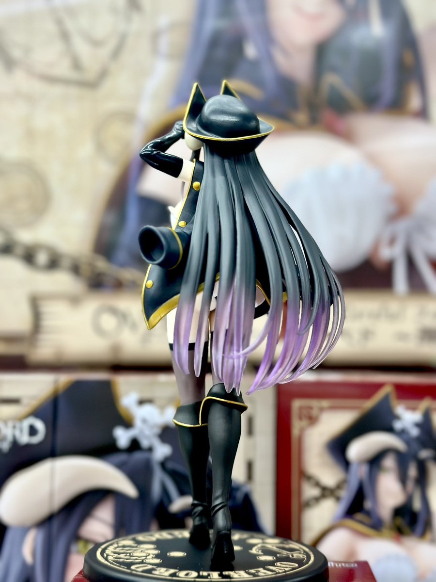 sakataotachu's tweet photo. 🏴‍☠️新景品入荷情報🏴‍☠️

オーバーロード  Corefur フィギュア
アルベド～海賊ver.～

海賊風の帽子と外套を身にまとったアルベドのフィギュアが入荷‼️挑発的な微笑みが魅力のフィギュアとなっております✨
是非お早めにゲットしに来てくださいね🙌

 #iクレーン酒田店  #オバロ https://t.co/pTfsk4461A