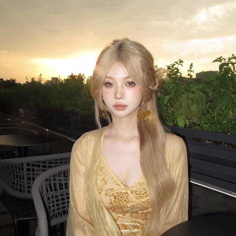 almendrith's tweet photo. Golden hour glamour in sunshine yellow Rooftop vibes, sun-kissed glow, and timeless chic
BWmX https://t.co/tiTH1oWMy0