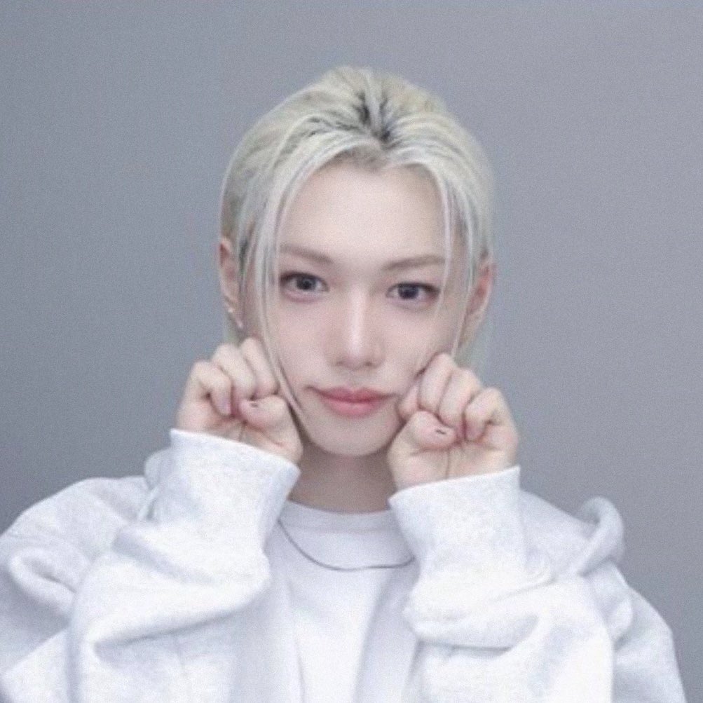 valrani_skz's tweet photo. i love this genre of soft felix photoshoots https://t.co/qQRyUpLVTS