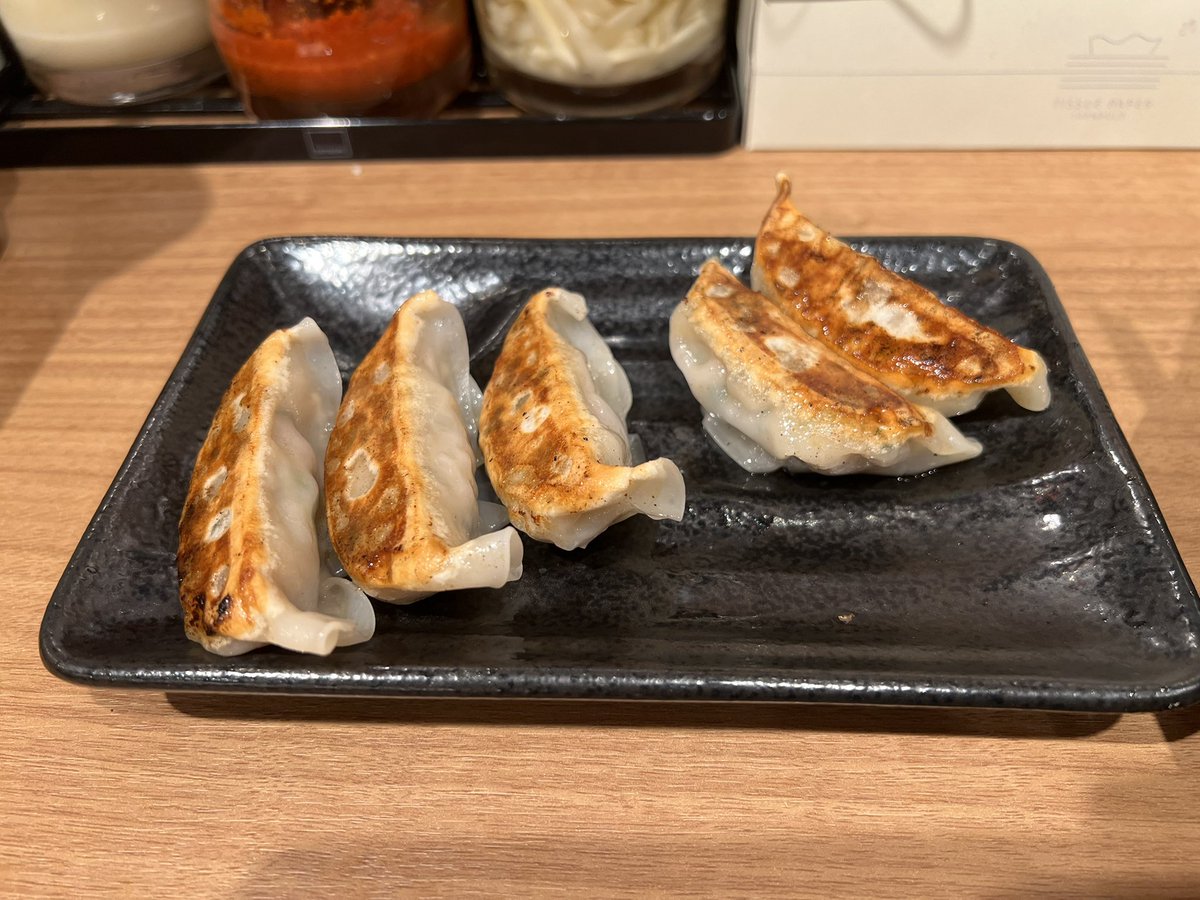 osugi_810's tweet photo. 昨夜は町田商店で
醤油ラーメンの半チャーハンセットと
餃子、間違えて買った大ライス♬😋✨

意地の完食、腹ぱつんぱつんでしたw https://t.co/kpWOVO17Vj