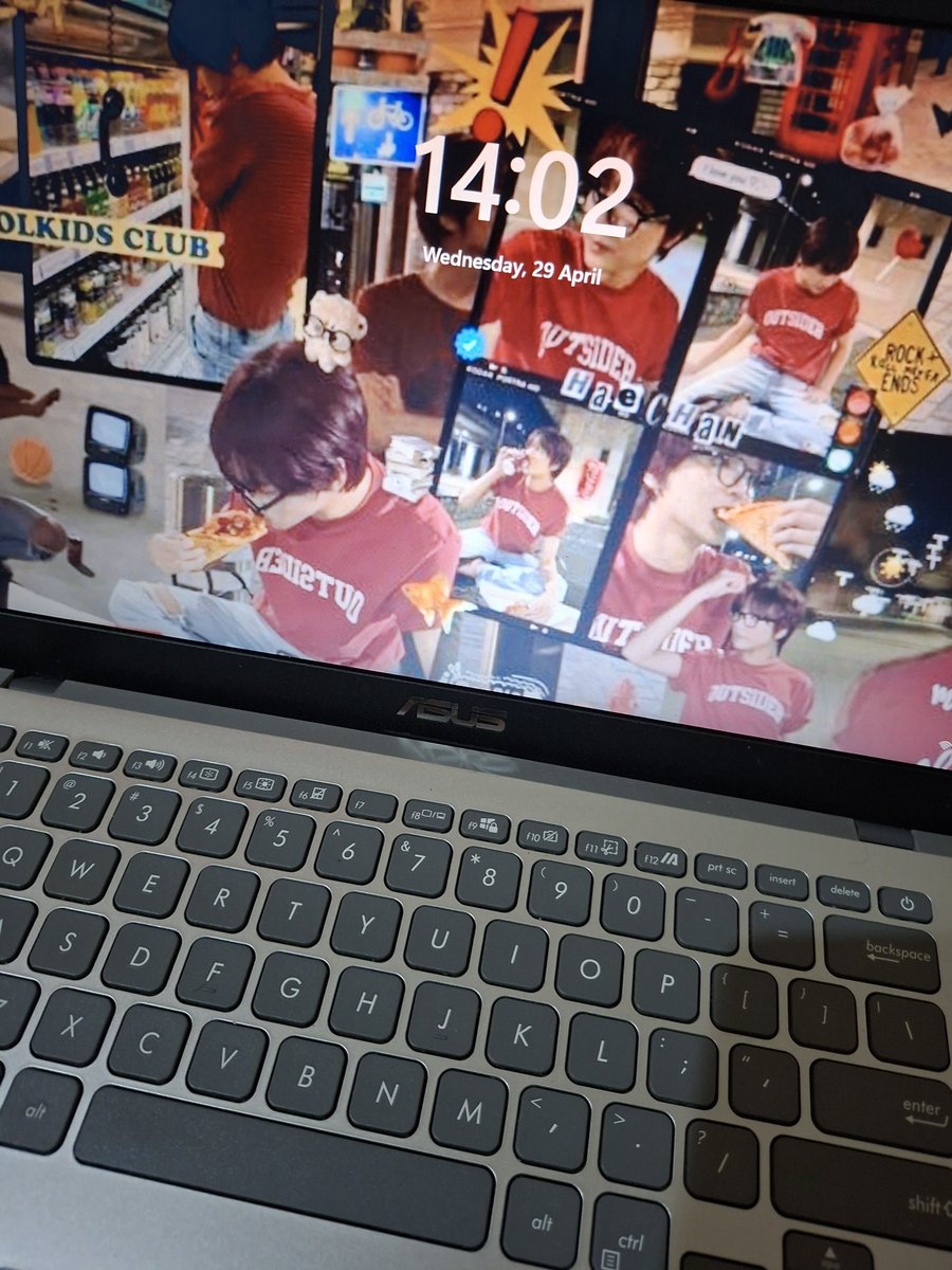 _whodisar's tweet photo. prabu kamu lah yg bikin aku buka laptop yg lemot ini lagi😔 https://t.co/pf1QUn0BOI
