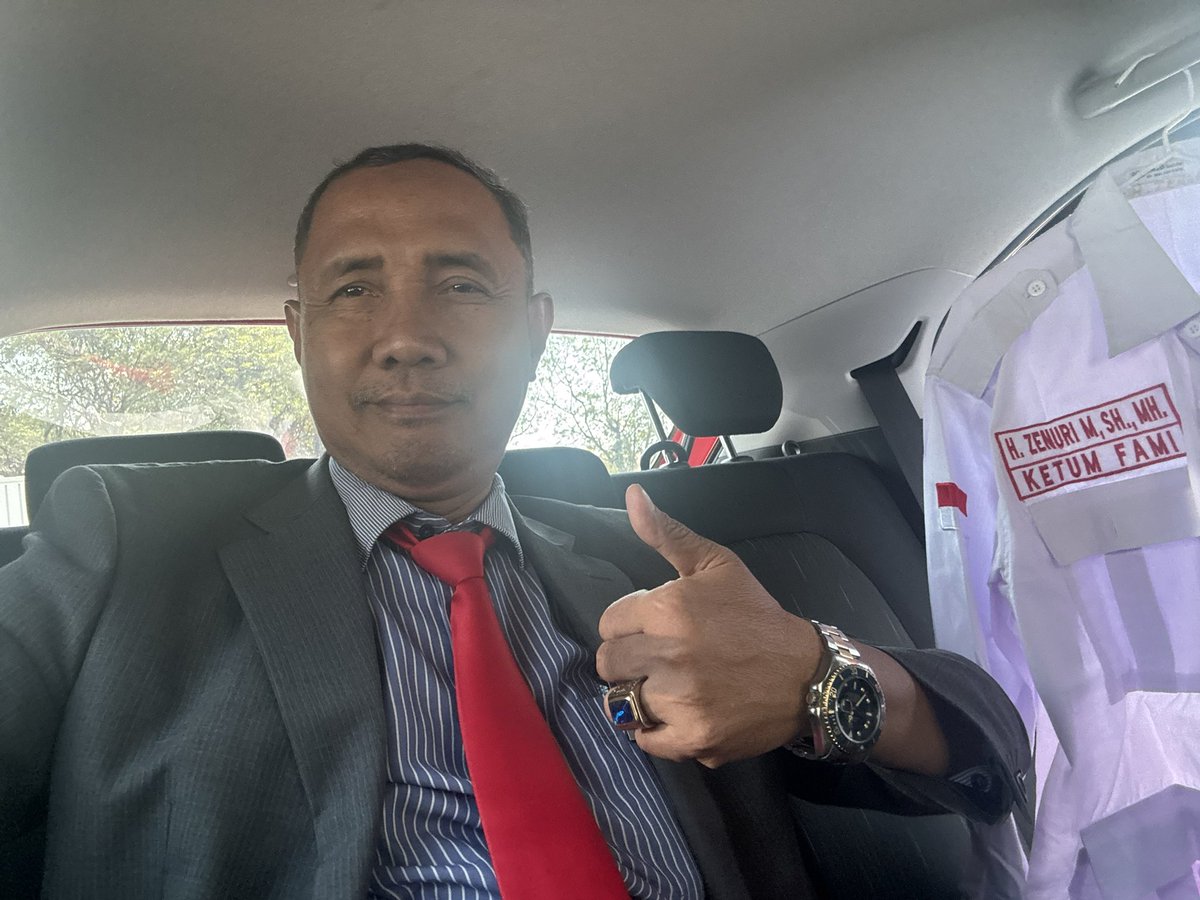 AdvokatZenuri's tweet photo. KETUA “ F A M I “ MAS H. ZAENURI MAKHROJI TEGAL, SH., MH., dan TIMNYA PARA ADVOKAT FAMI👍👍👍👍👍🇮🇩( FORUM ADVOKAT MUDA INDONESIA / F A M I ) https://t.co/RRfyq5qE4U