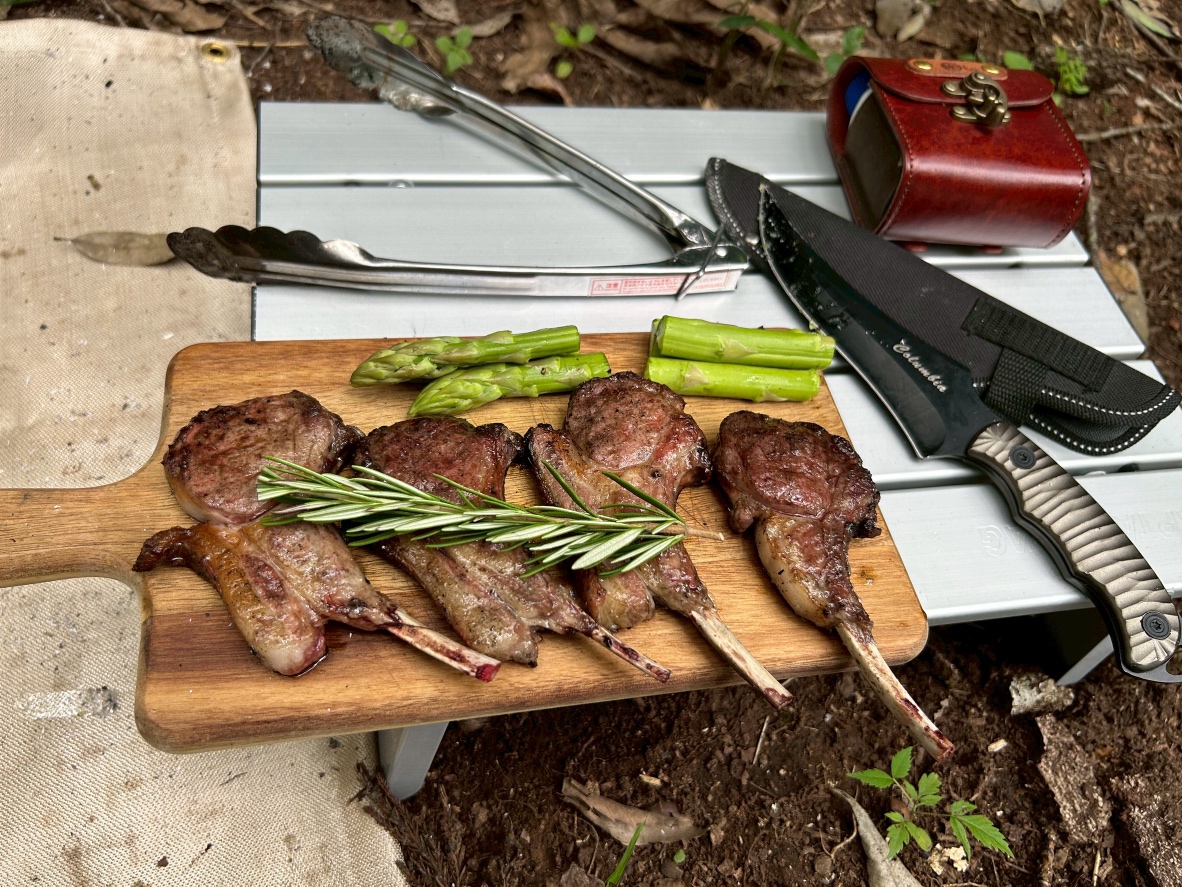 yoko_ltd's tweet photo. 弊社社員が休日にソロBBQをしたようです。美味しそうな写真が会社に送られてきました
#ラムチョップ　#BBQ　#夏 https://t.co/Tpx6u3qXSk
